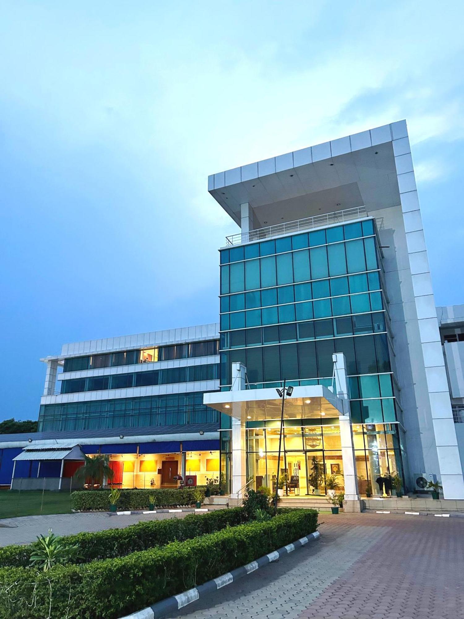 โรงแรมเอเมอร์กรีนส์ โบปาล ภายนอก รูปภาพ